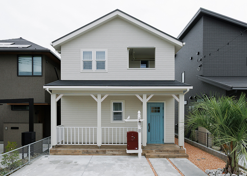 開放的な縦の繋がり。書斎とリビングを緩やかに結ぶアメリカンハウス