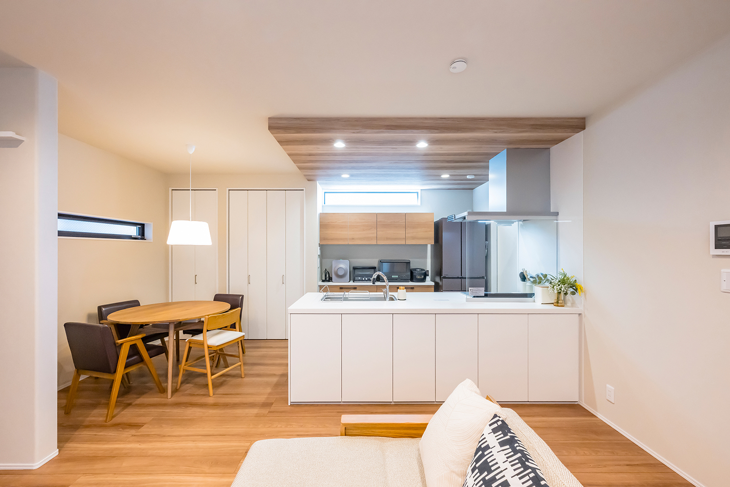 mitoHOUSE 美都住販｜お客様の声｜スムーズな動線で家事がラクに！洗練されたシンプルモダンな家